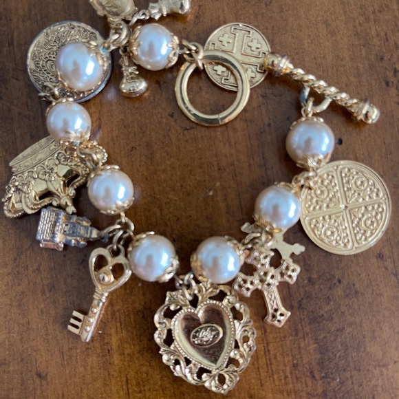 Kirks folly charm bracelet - Picture 1 of 2